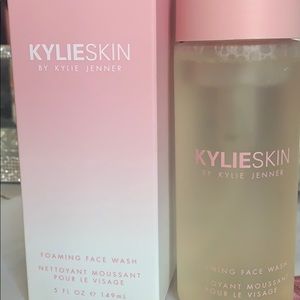 COPY - KYLIE SKIN FOAMING FACE WASH - NWT